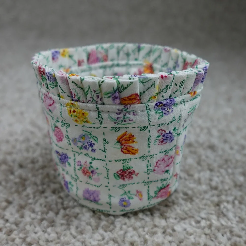 Longaberger 2008 Collectors Club May Series Miniature Sweet Pea Basket Set Boxed